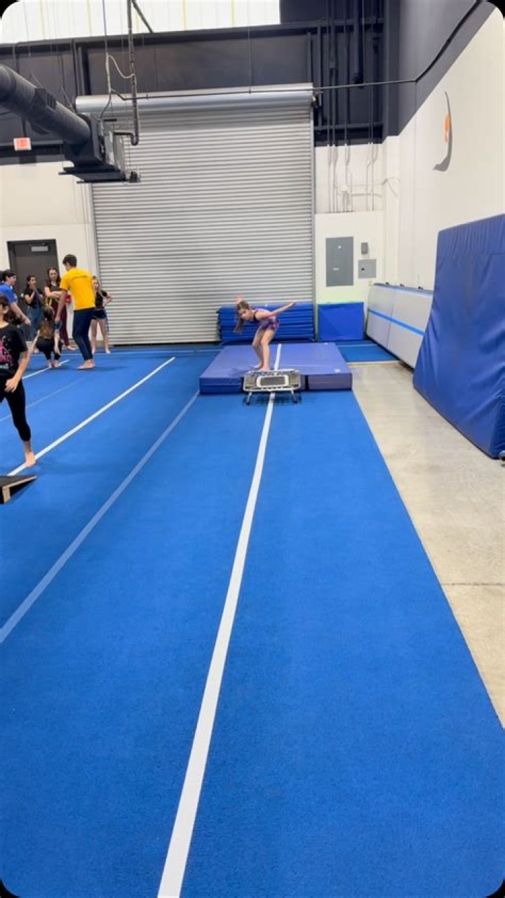 Amazing Andrew Acrobats: Stunning Shows!