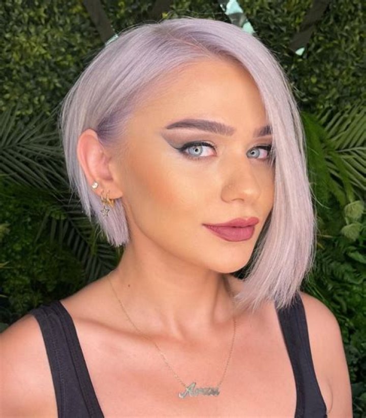 Asymmetrical Bob: The Trendy Haircut That’s Here to Stay