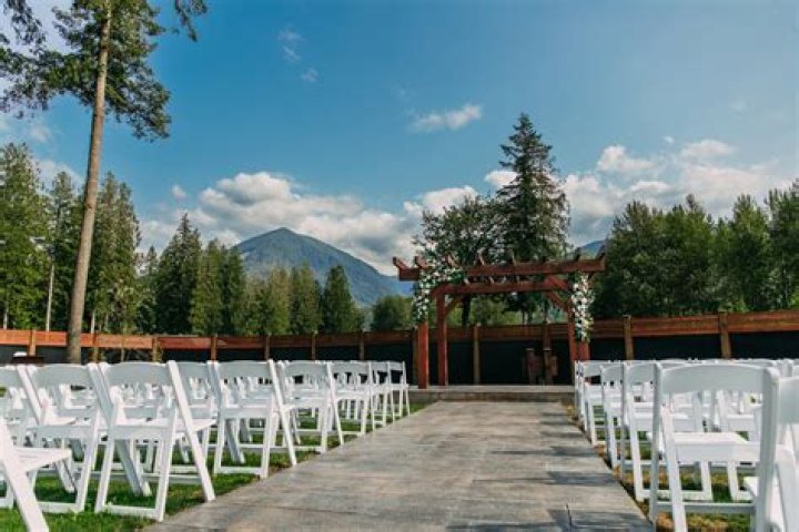 Luxury Bridlewoods Homes for Sale - Find Your Dream Home