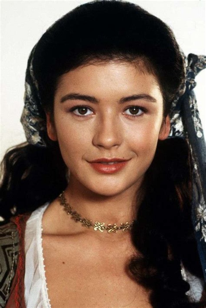 Catherine Zeta-Jones Young: A Glimpse into the Early Life of a Hollywood Icon