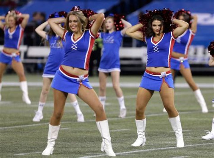 When Cheerleader Outfit Malfunctions Become the Talk of the Town