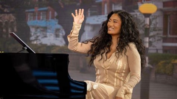 Chloe Flower: The Rising Star of Classical Crossover Music