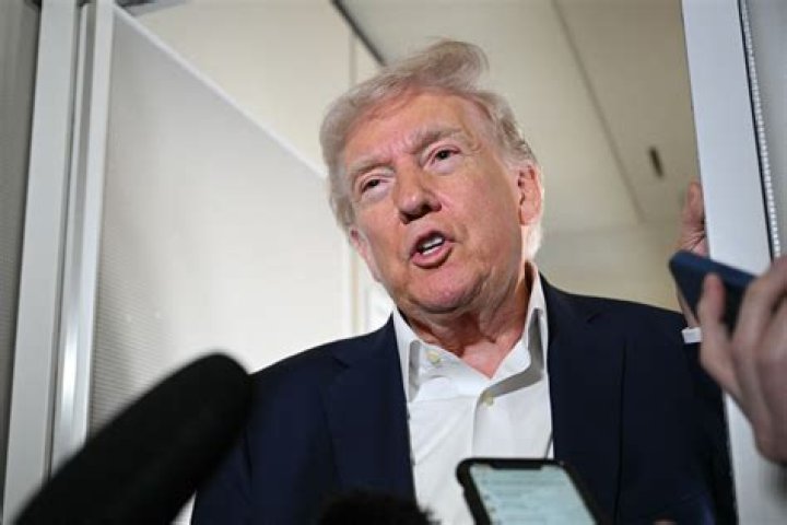 Does Trump Smell Bad? A Deep Dive into the Controversial Claims