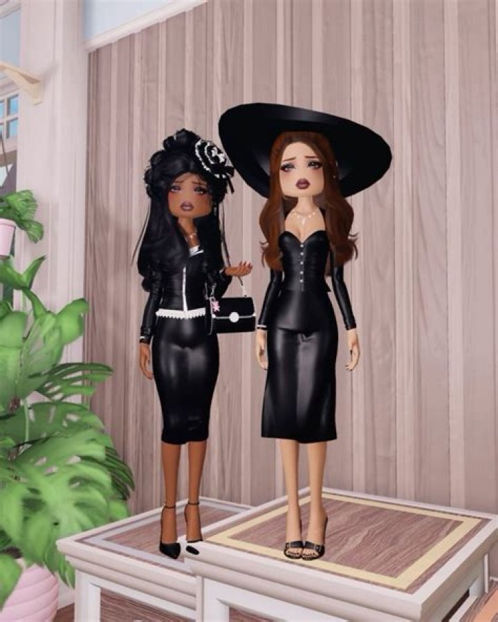 Elegance in Mourning: The Funeral Dress to Impress