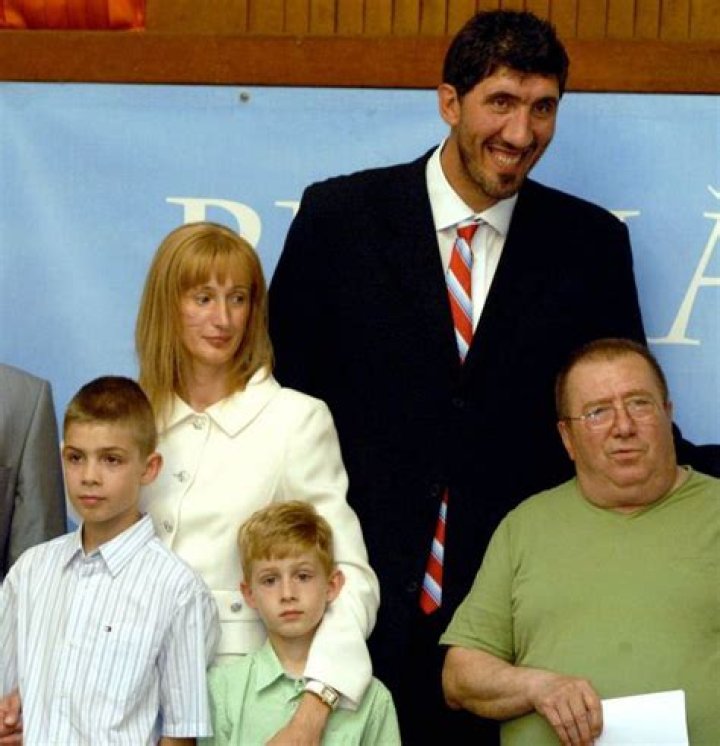 The Life and Legacy of Gheorghe Muresan's Wife: A Tale of Support and Resilience