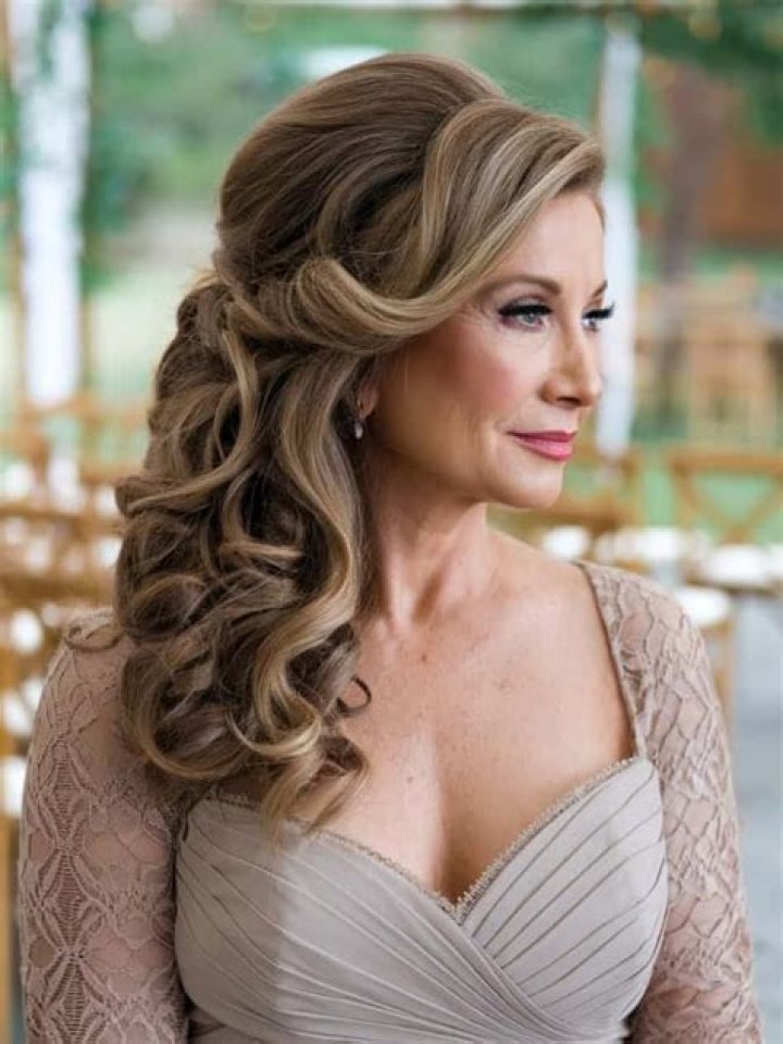 Hairstyles for Mother of the Groom: Elegant Looks for a Special Day