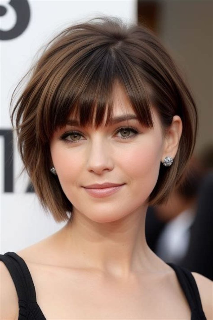 Hairstyles for Short Hair with Bangs: Trendy Looks to Try This Year