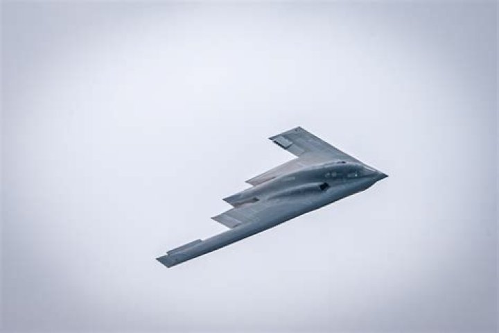 Understanding the Flight Mechanics of the Stealth Bomber Without a Rudder