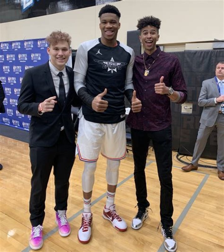 How Tall is LSK? Discovering the Height of the Rising Basketball Star