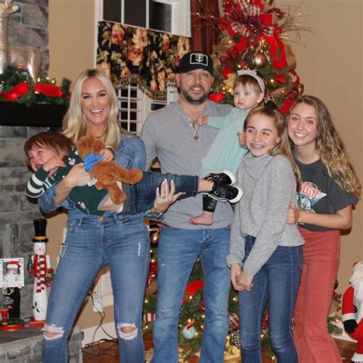 Jason Aldean Family Photos: A Glimpse into the Country Star's Life