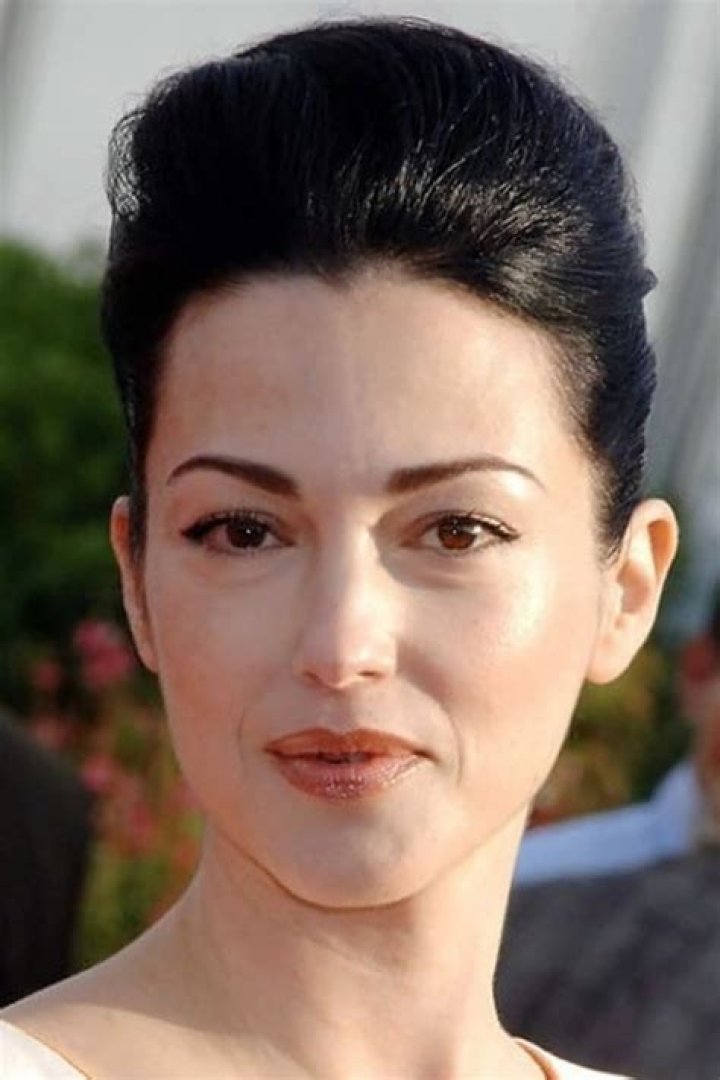 Unveiling the Extraordinary Julie Dreyfus: A Comprehensive Guide