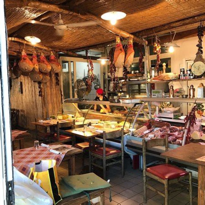 La Cantinaccia del Popolo: A Culinary Journey Through Tradition and Flavor