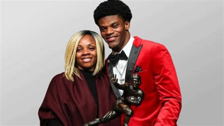 Lamar Jackson's Wife: Everything You Need to Know