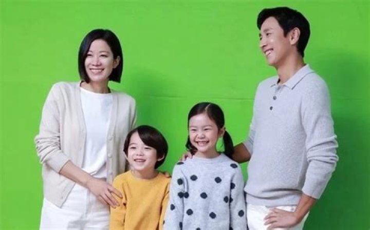 Lee Sun-kyun's Journey as a Father: Exploring His Children's Lives