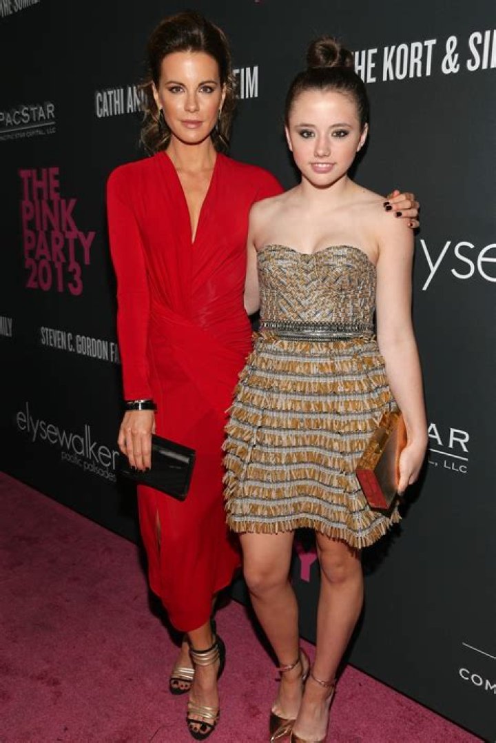 Lily Mo: The Rising Star in the Entertainment Industry