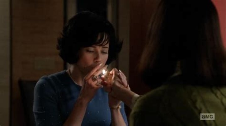 Linda Cardellini Smoke: Exploring the Actress's Journey and Impact