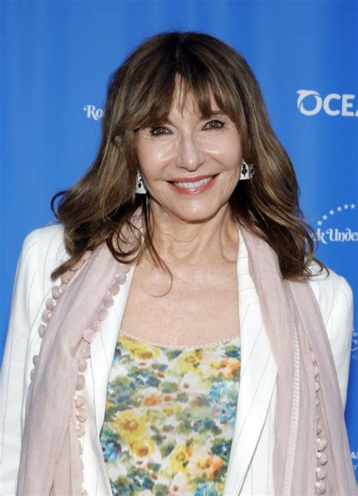 Mary Steenburgen's Journey: Overcoming a Head Injury