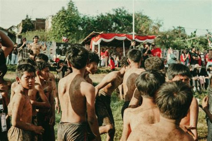 Exploring the World of Naturist Photos: A Celebration of Body Positivity and Freedom