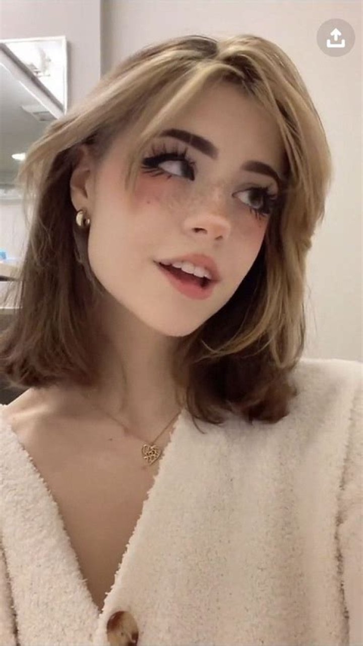 Olivia_0028: The Rising Star in Digital Media and Technology