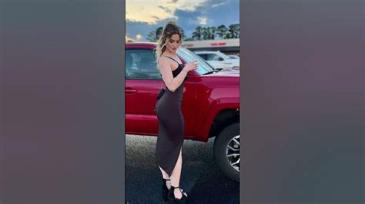 Exploring the Allure of OnlyFans: The Story of Sondra Blust