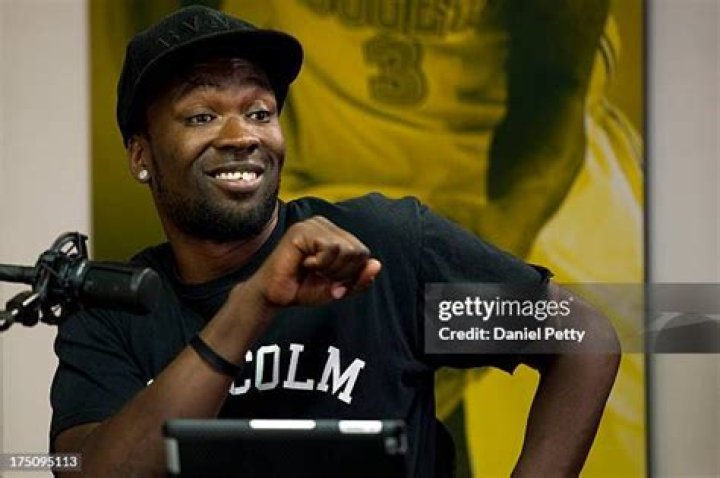 Oren Lomena: The Rising Star in the Music Industry