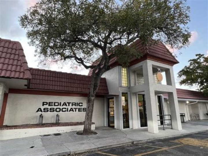 Pediatric Associates Hollywood: A Beacon of Care for Children