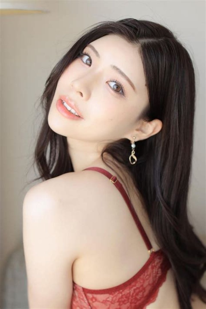 Rei Kamiki: Rising Star in the Entertainment Industry