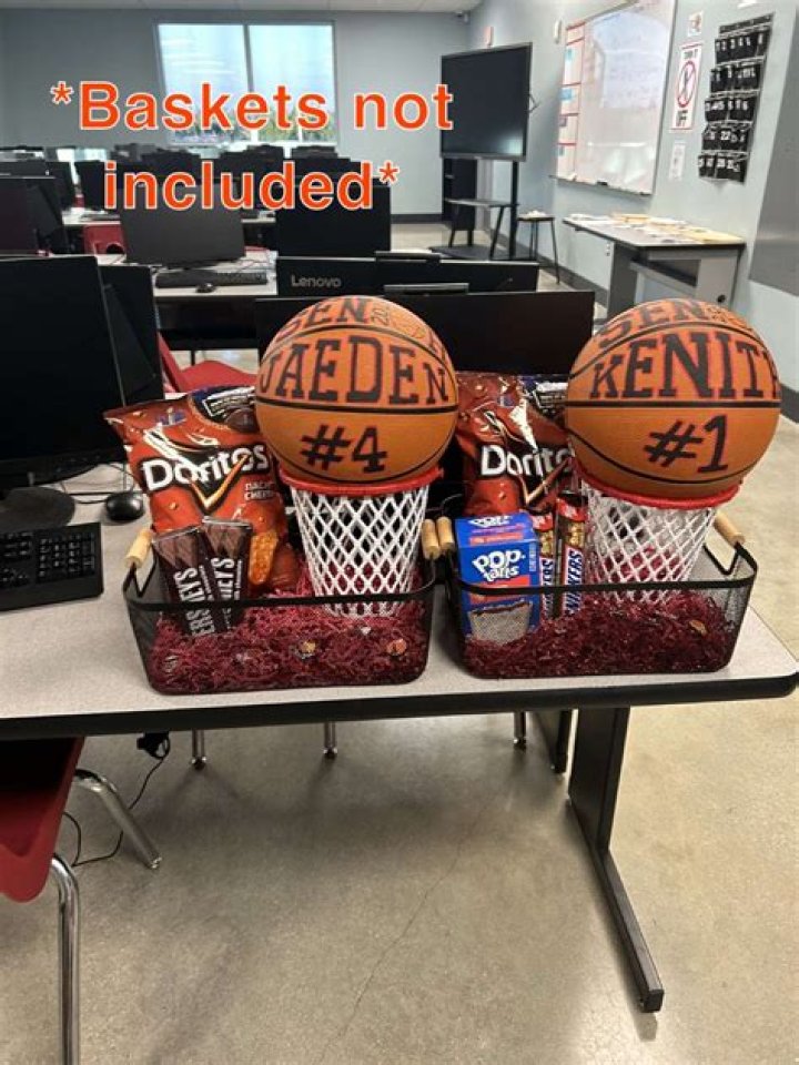 Memorable Senior Night Gifts to Celebrate Graduation