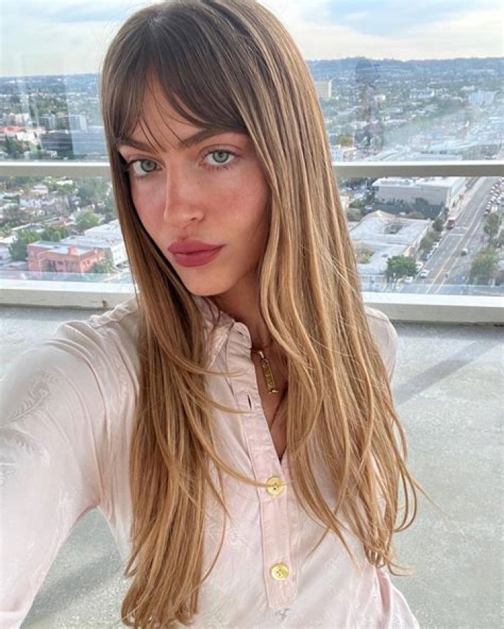 Simi Khadra: The Rising Star in the Social Media Landscape