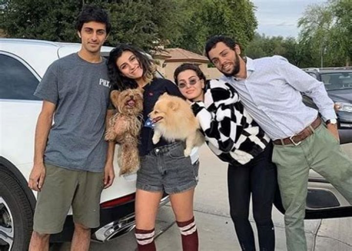 Exploring the Life of SSSniperWolf's Sister: A Deep Dive