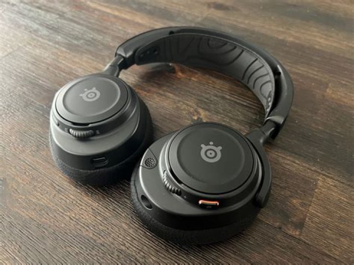 Ultimate Gaming Showdown: SteelSeries Arctis Nova 7X vs SteelSeries Arctis Nova Pro Wireless