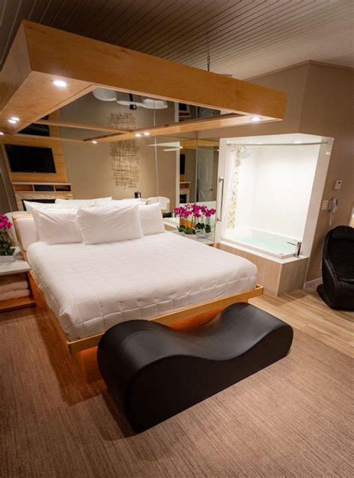 Discovering the Luxurious Retreat of Sybaris Mequon