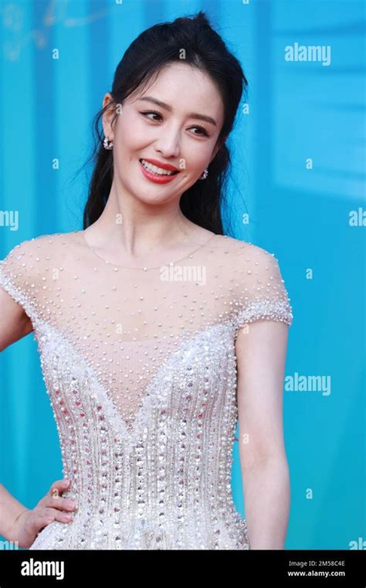 Tong Liya: The Rising Star of Chinese Entertainment