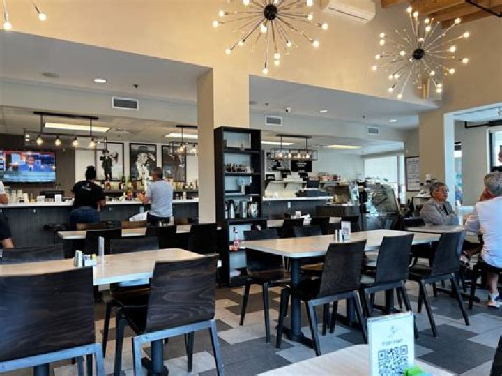 Discovering the Charm of Top Hat Deli Fort Lauderdale